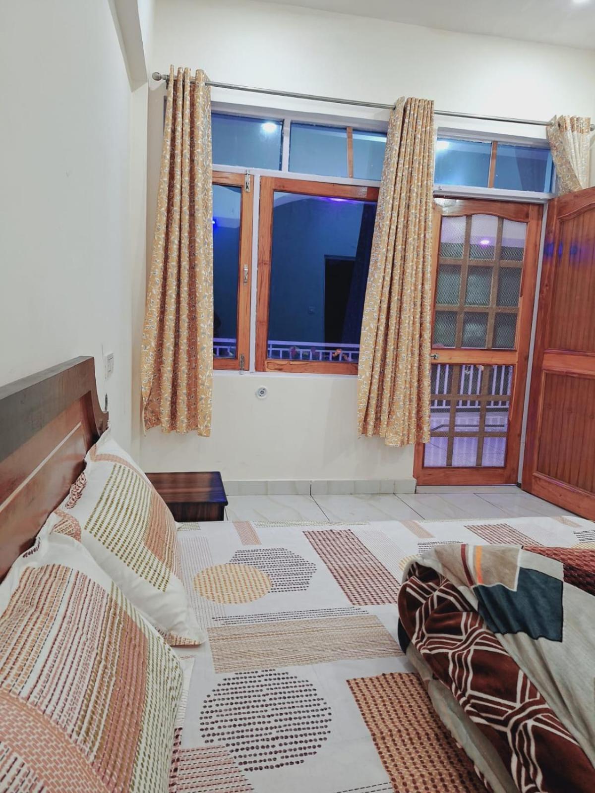 Chandarshila Hike Homestay Ukhimath Luaran gambar