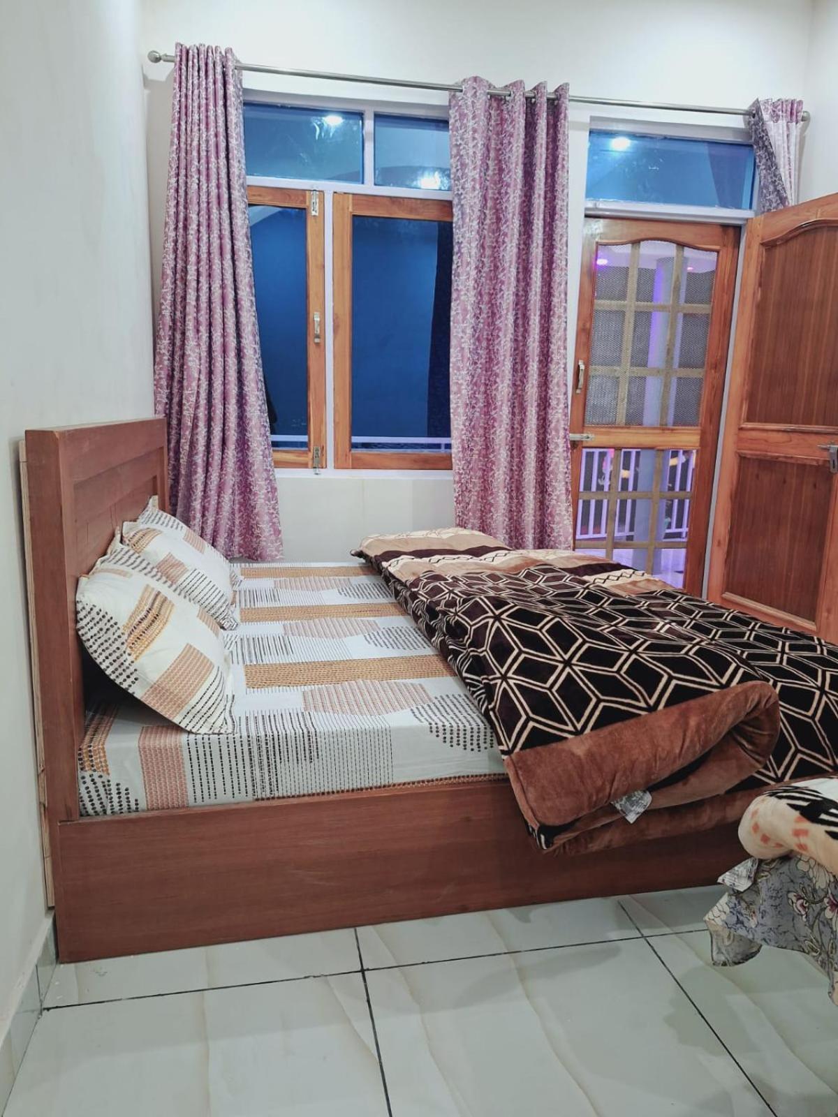 Chandarshila Hike Homestay Ukhimath Luaran gambar